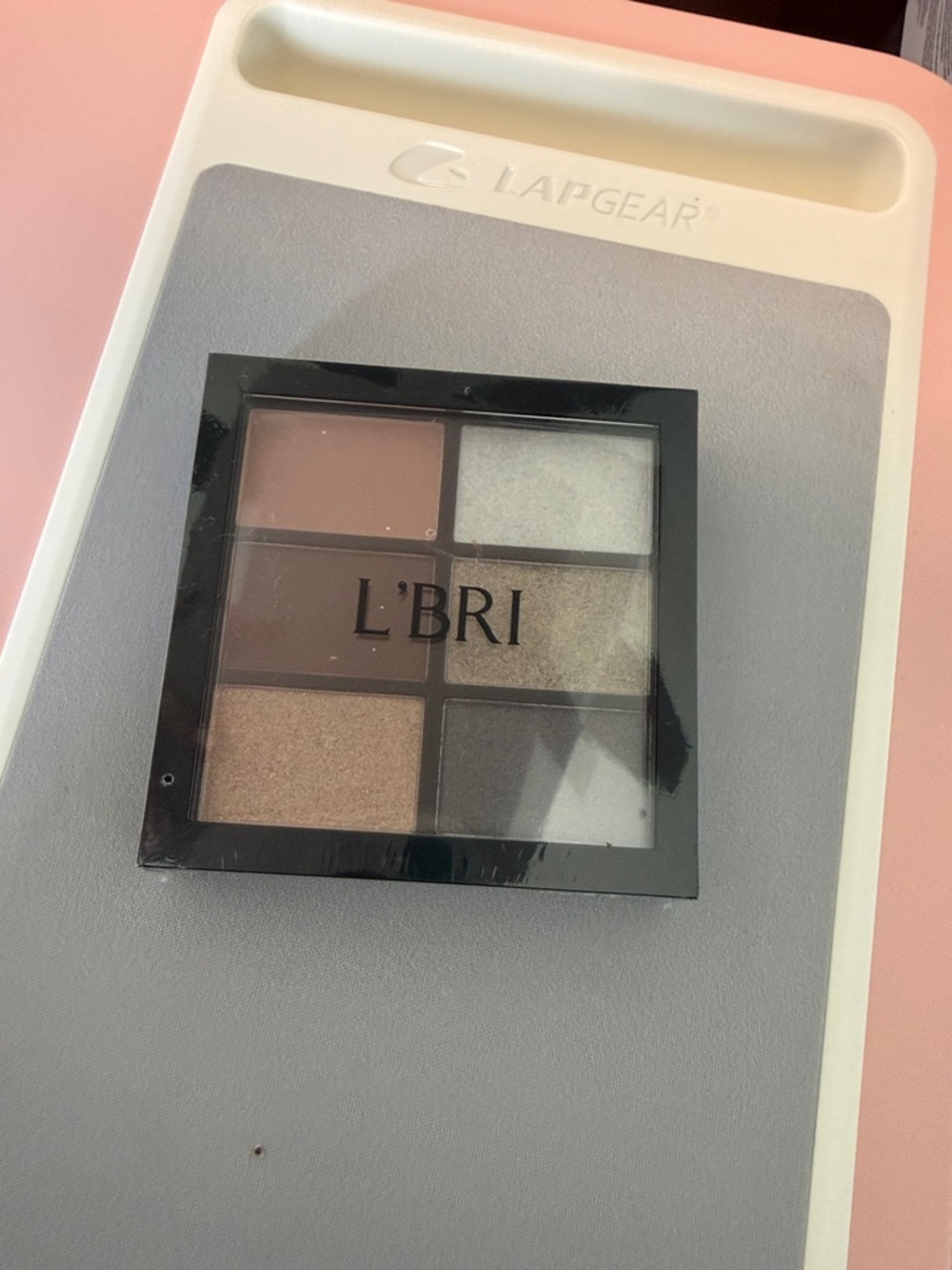 Neutral Eyeshadow Palette - Taupe & Champagne Shades